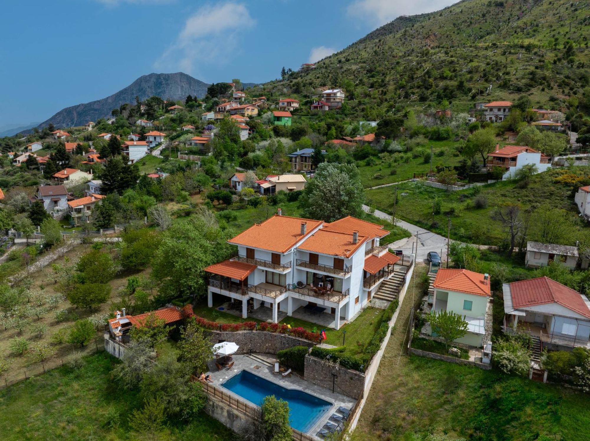Traditional Luxury Villa Armonia Aígion Luaran gambar