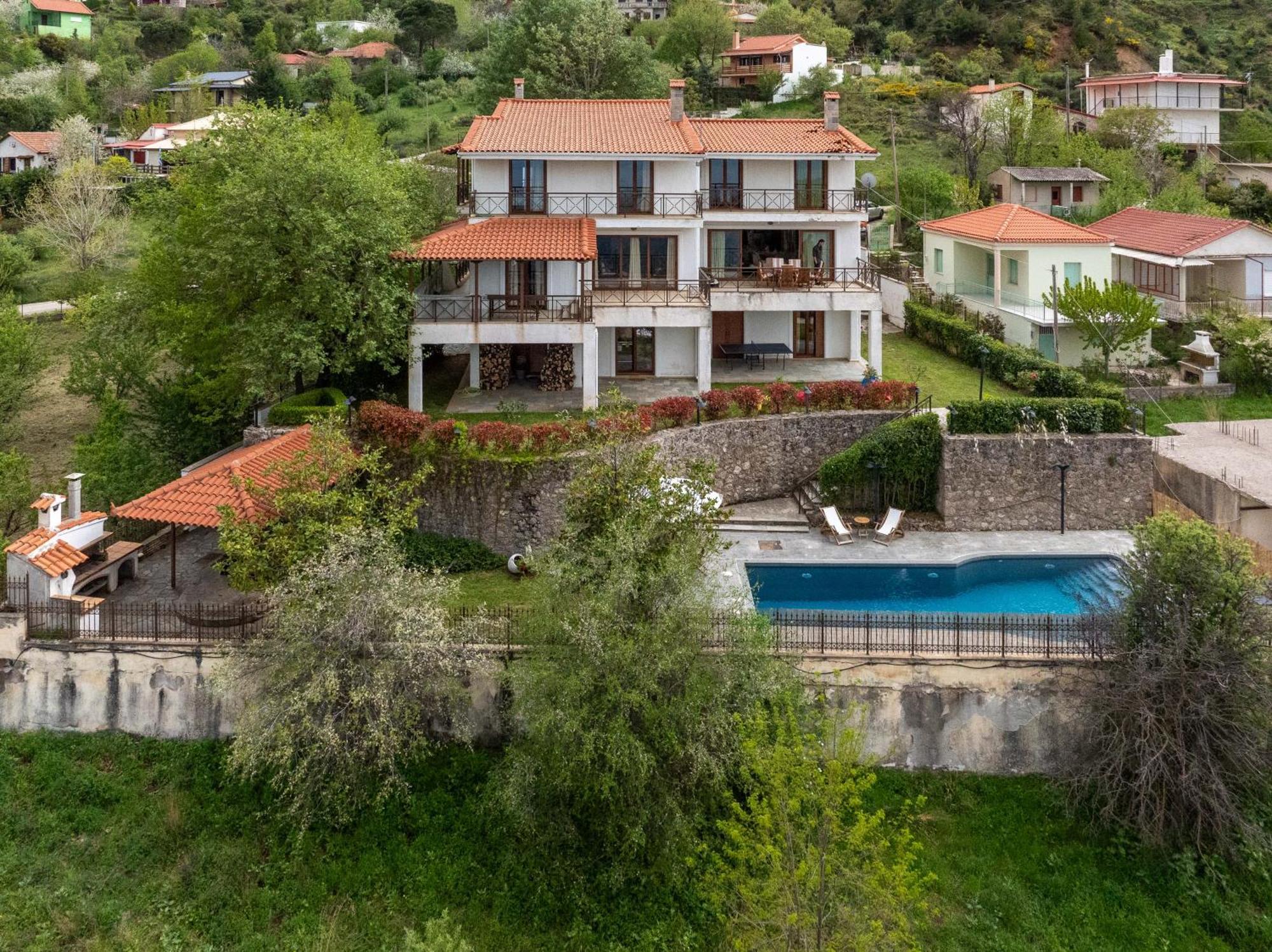 Traditional Luxury Villa Armonia Aígion Luaran gambar