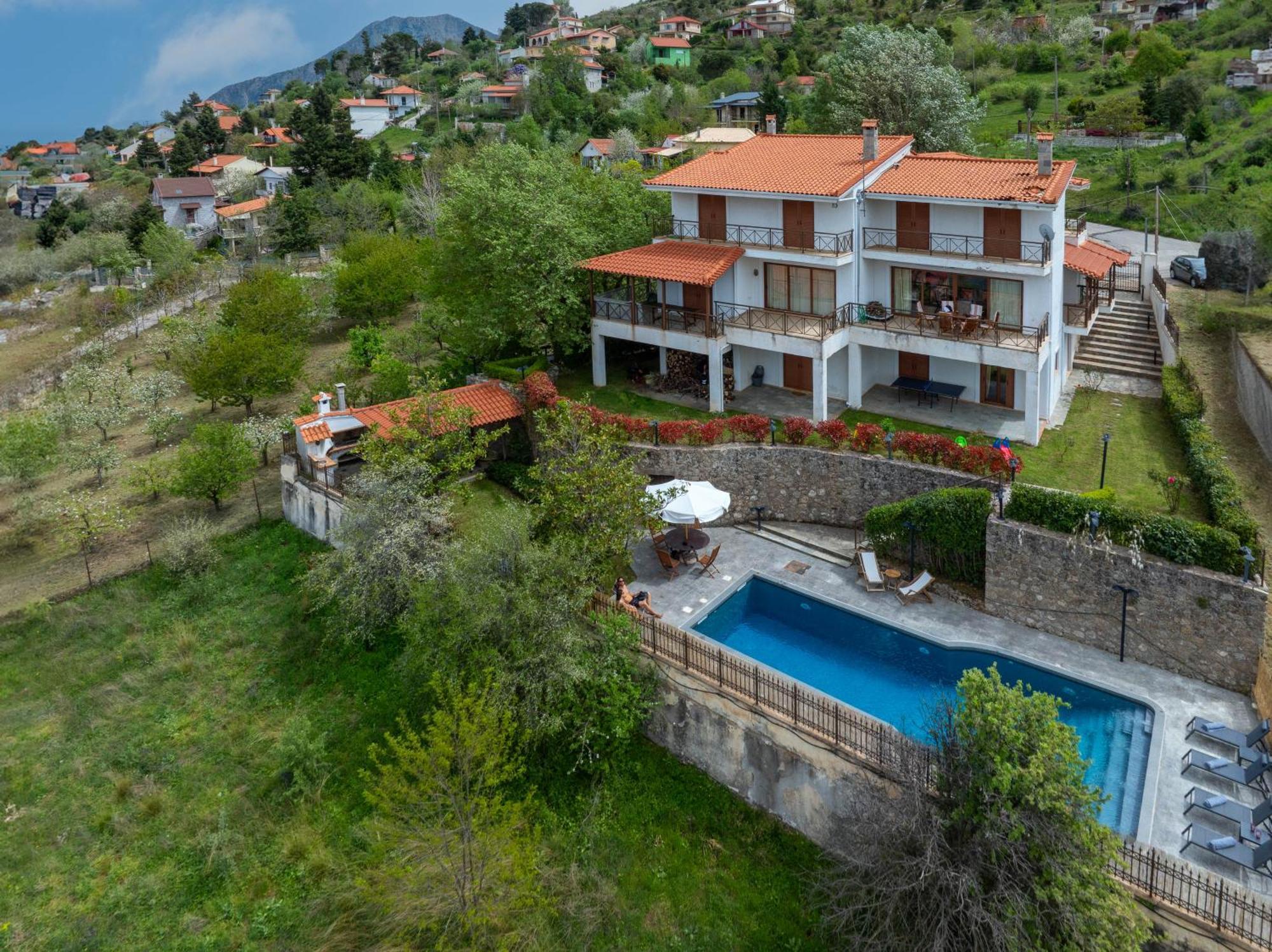 Traditional Luxury Villa Armonia Aígion Luaran gambar