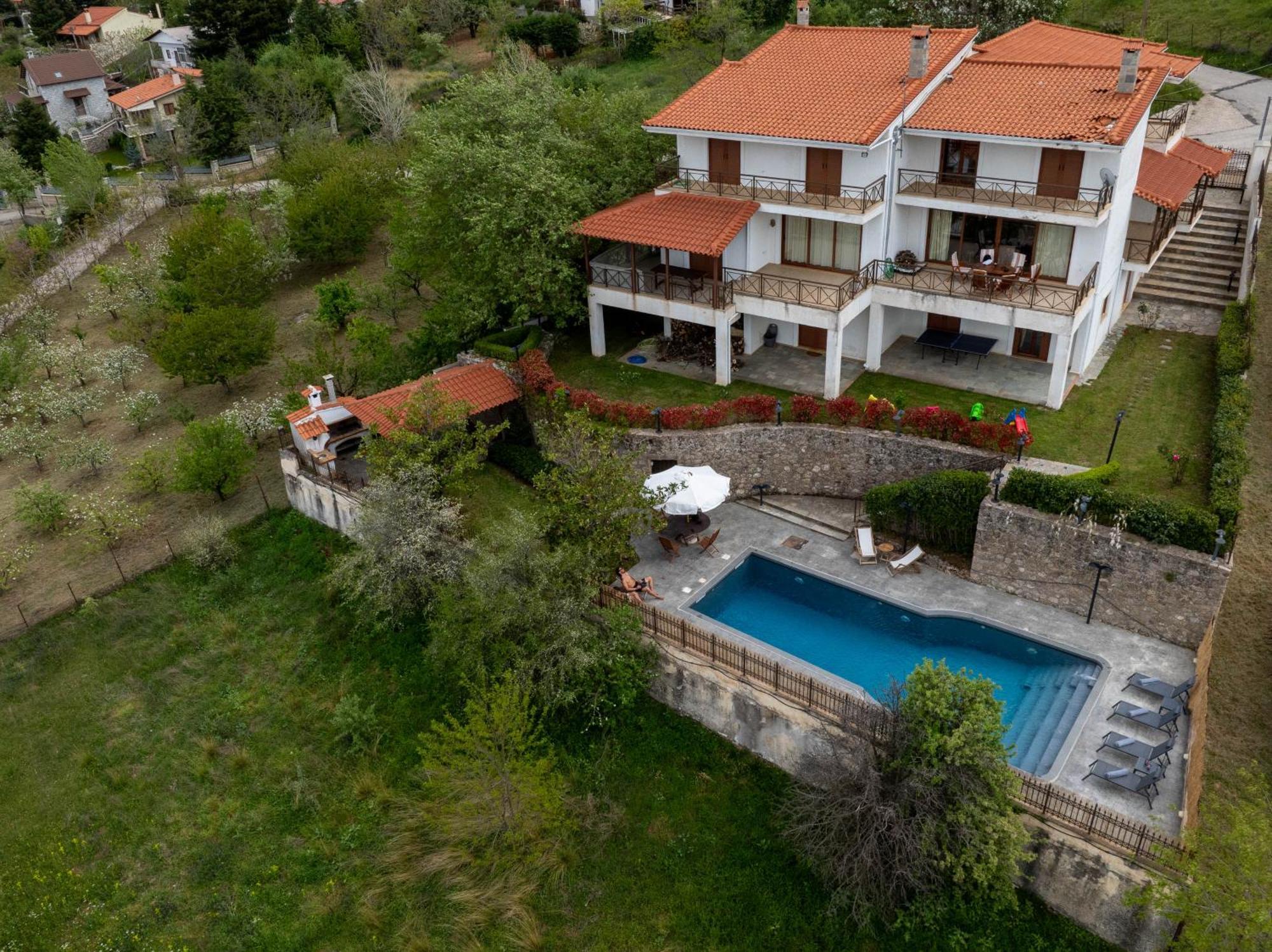 Traditional Luxury Villa Armonia Aígion Luaran gambar
