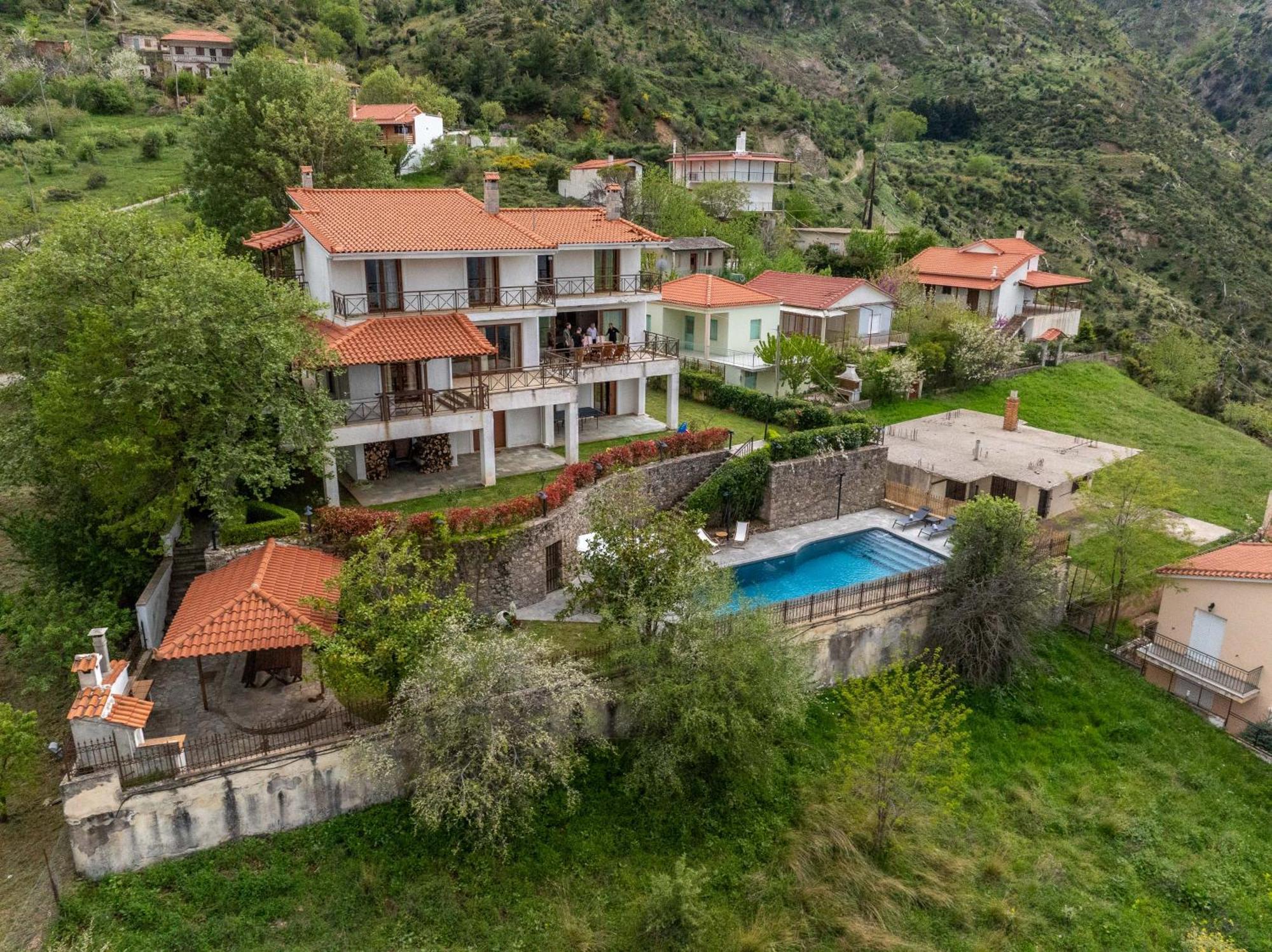 Traditional Luxury Villa Armonia Aígion Luaran gambar